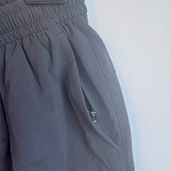 Lululemon- Bowline short 5’ linerless - Picture 6 of 7